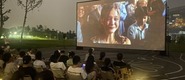 （插小逼逼在线播放网站转载）成都秋夜“新耍法”：到公园看坝坝电影